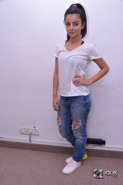 Mahima-Makwana-Interview-About-Venakatapuram-Movie